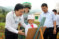 Bộ trưởng Phùng Xuân Nhạ thăm những trường học khó khăn nhất tỉnh Lào Cai ảnh 1