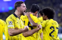 Hình ảnh ‘bãi chiến trường’ khiến trận Dortmund – Newcastle tạm hoãn vài phút