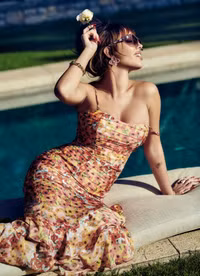 Bạn gái Ronaldo đẹp hút hồn với phong cách thời trang khác thường