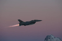 Nhận định khu vực đầu tiên chiến đấu cơ F-16 tấn công