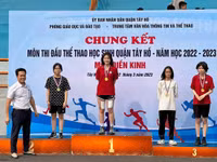 Con gái hoa khôi bóng chuyền Kim Huệ xinh đẹp rực rỡ ở tuổi 16