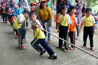 Ngộ nghĩnh học sinh Tiểu học trong hoạt động giáo dục ngoại khóa ảnh 9