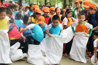 Ngộ nghĩnh học sinh Tiểu học trong hoạt động giáo dục ngoại khóa ảnh 2