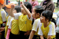 Ngộ nghĩnh học sinh Tiểu học trong hoạt động giáo dục ngoại khóa ảnh 10