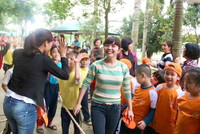 Ngộ nghĩnh học sinh Tiểu học trong hoạt động giáo dục ngoại khóa ảnh 7