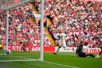 Liverpool dập tắt cơ hội dự Champions League của Tottenham 