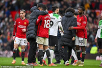 Chùm ảnh: Arsenal, Man City vui mừng trước kết quả trận Man Utd - Liverpool