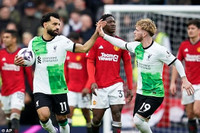 Chùm ảnh: Arsenal, Man City vui mừng trước kết quả trận Man Utd - Liverpool