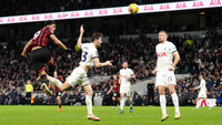 Tottenham tưng bừng chào năm mới, giao thừa buồn cho Arsenal 