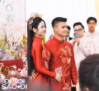 Quang Hải – Chu Thanh Huyền tình tứ trong lễ ăn hỏi