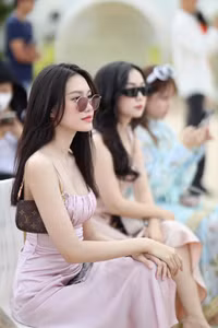 'Bóc' giá loạt đồ hiệu sang chảnh của vợ sắp cưới Đoàn Văn Hậu