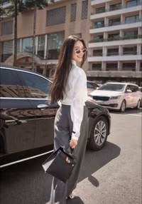 'Bóc' giá loạt đồ hiệu sang chảnh của vợ sắp cưới Đoàn Văn Hậu