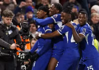 Thắng ‘hú vía’ Crystal Palace, cầu thủ Chelsea ăn mừng điên cuồng