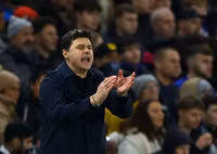 Thắng ‘hú vía’ Crystal Palace, cầu thủ Chelsea ăn mừng điên cuồng