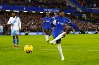 Thắng ‘hú vía’ Crystal Palace, cầu thủ Chelsea ăn mừng điên cuồng