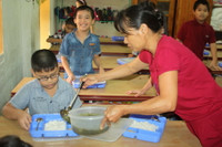 10 năm duy trì bữa ăn cho học sinh với gánh cơm bán trú ảnh 3 10 năm duy trì bữa ăn cho học sinh với gánh cơm bán trú ảnh 3