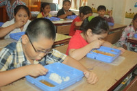 10 năm duy trì bữa ăn cho học sinh với gánh cơm bán trú ảnh 5 10 năm duy trì bữa ăn cho học sinh với gánh cơm bán trú ảnh 5