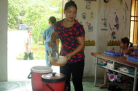 10 năm duy trì bữa ăn cho học sinh với gánh cơm bán trú ảnh 4 10 năm duy trì bữa ăn cho học sinh với gánh cơm bán trú ảnh 4