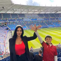 Cổ động viên quyến rũ nhất châu Âu 'đốt nóng' khán đài trận Albania – Croatia 