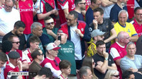 Cổ động viên Arsenal thất thần khi nghe tin Man City đăng quang Ngoại hạng Anh 