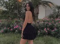 Vẻ đẹp hút hồn của người mẫu 20 tuổi kiêm trọng tài bóng đá