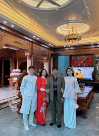 Dàn cầu thủ Việt 'lột xác' bảnh bao bên vợ con dịp Tết