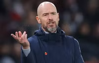 Man Utd và Arsenal trả giá đắt sau chiến thắng vòng 12 Ngoại hạng Anh 