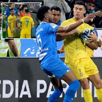 Ronaldo ‘thúc cùi chỏ’ cầu thủ đối phương, đòi đánh cả trọng tài 