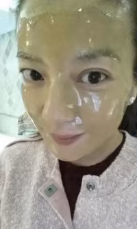 Sao ngộ nghĩnh với trào lưu đắp mặt nạ chụp ảnh selfie