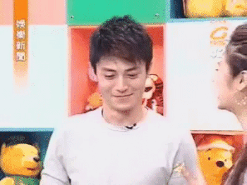 Sau khi phim kết thúc, cặp đôi trở thành bạn bè thân thiết, thường xuyên bị bắt gặp đi siêu thị, đi ăn uống cùng nhau. Nhưng sau 10 năm, họ mới chính thức nên duyên vợ chồng. Năm 2012, cặp đôi tiếp tục đóng chung trong phim Khuynh thế hoàng phi, từ đó tình cảm càng thêm thắm thiết. Cặp đôi từng gặp khó khăn khi mới kết hôn do sự phản đối của người hâm mộ. Tuy nhiên, hiện tại hai nghệ sĩ đang có cuộc hôn nhân viên mãn với con gái Tiểu Cá Heo. Hoắc Kiến Hoa nổi tiếng là ông bố yêu chiều con. Anh cũng sẵn sàng dành thời gian chăm sóc con gái để vợ đi đóng phim, tham gia các hoạt động nghệ thuật. Anh Lam Tam Nhu - Hoac Kien Hoa thuo phai long nhau hinh anh 6 lam_tam.gif