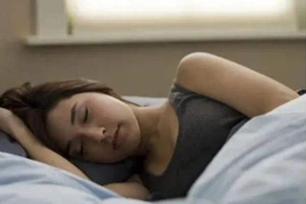 Thời gian ngủ quá dài liên quan đến nhiều vấn đề sức khỏe. (Ảnh: ITN)