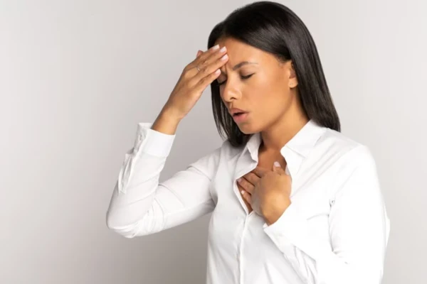 Tránh mặc quần áo chật trong thời gian dài. (Ảnh: ITN)