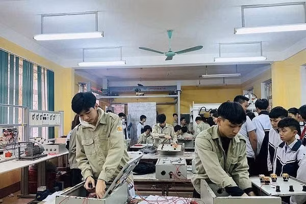 Đào tạo nghề Điện công nghiệp tại trường Cao đẳng nghề Kỹ thuật - Công nghệ Tuyên Quang. Ảnh TL