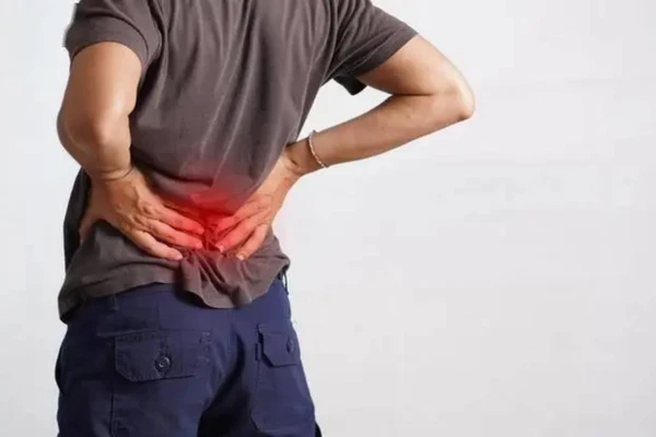 Suy thận không xảy ra đột ngột, nó là kết quả của sự tổn thương mạn tính tích tụ qua nhiều năm. (Ảnh: ITN).