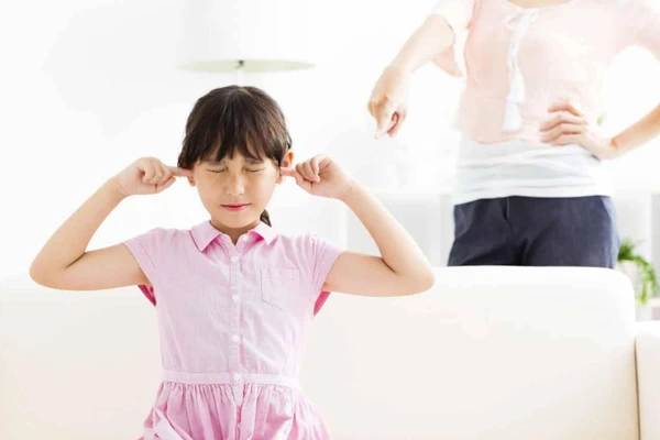 Khi cảm xúc lên cao, hít thở sâu, rời khỏi môi trường xung đột trong chốc lát. (Ảnh: ITN).