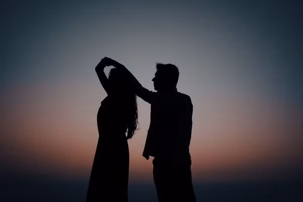 Tử vi 12 con giáp ngày 15/7: Mão, Dậu tình cảm ngọt ngào, gia đình viên mãn 