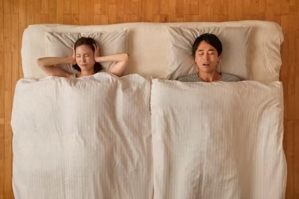 Phần lớn mọi người sau khi kết hôn sẽ ngủ cùng giường với nửa kia của mình. (Ảnh: ITN)