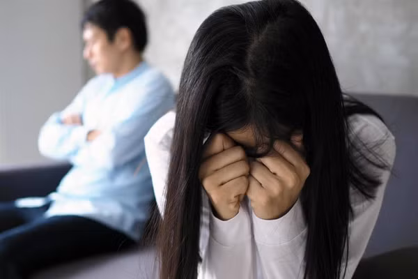 5 phản ứng khôn ngoan khi phát hiện chồng ngoại tình để không phải hối tiếc 