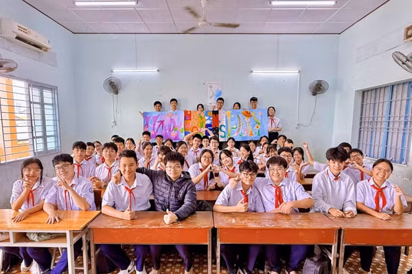 Xúc động bài vè dài kỷ lục: Món quà 48 học sinh tặng 48 người mẹ ngày 8/3