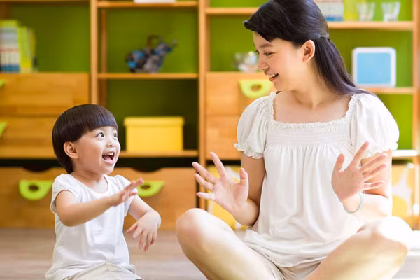 Nuôi dưỡng khả năng tự chăm sóc bản thân và tính độc lập của các bé là vô cùng quan trọng. (Ảnh: ITN).