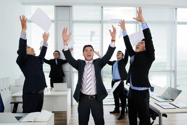 3 con giáp vận đỏ như son, kinh doanh thuận lợi, sự nghiệp lên hương ngày 27/12