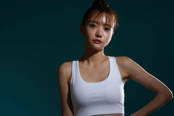 Để giữ được dáng ngực đẹp, áo ngực là không thể thiếu. (Ảnh: ITN)