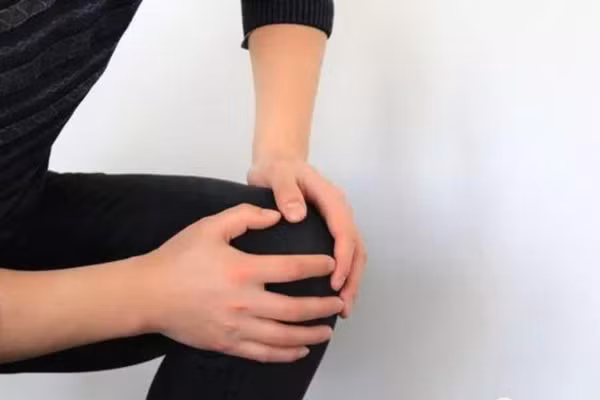 Viêm khớp không còn là bệnh của người già yếu, ngày càng nhiều người trung niên cũng bắt đầu bị ảnh hưởng. (Ảnh: ITN)
