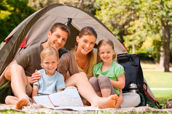 Các bậc cha mẹ không hoàn hảo vẫn có thể hỗ trợ con vô điều kiện, giúp chúng trở thành những cá nhân độc lập và tự tin. (Ảnh: ITN)