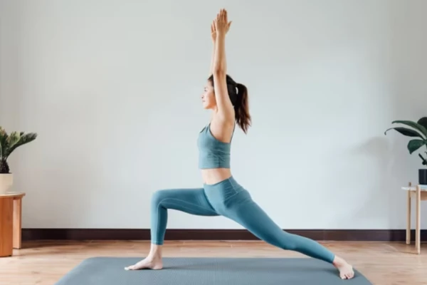 Các kỹ thuật thở trong yoga giúp điều chỉnh phản ứng của cơ thể với stress và gia tăng sự hưng phấn. (Ảnh: ITN)