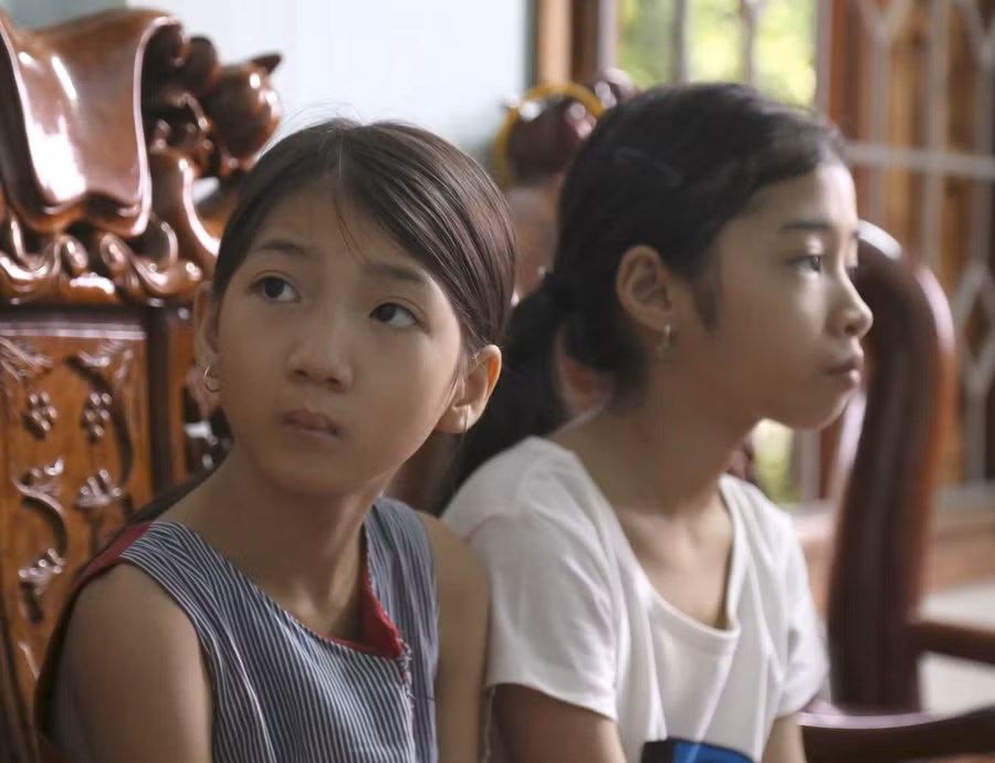 Hai đứa con cô giáo Trần Thị Thuý trở thành mồ côi sau tai nạn thương tâm của cô Thuý.