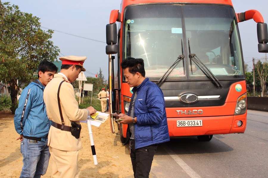 Quảng Bình: Tổng kiểm soát xe khách sau Tết Nguyên đán