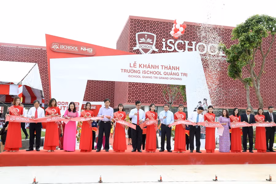 Lễ cắt băng khánh thành và đưa vào sử dụng trường Ischool Quảng Trị với quy mô 2000 học sinh các cấp.