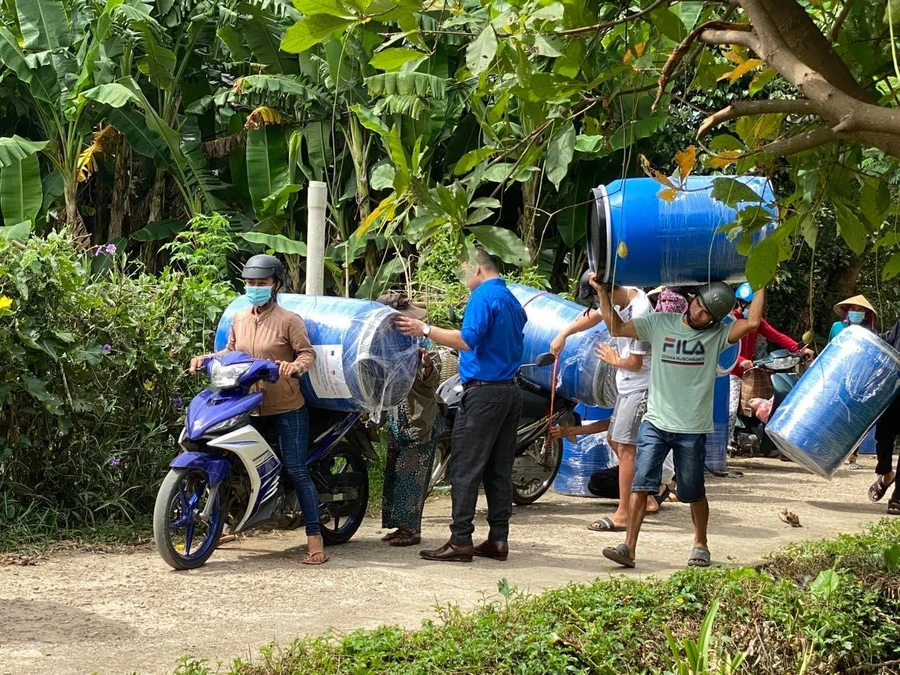 Các vật dụng, phương tiện được huy động hỗ trợ cuộc diễn tập ứng phó bão, lũ.