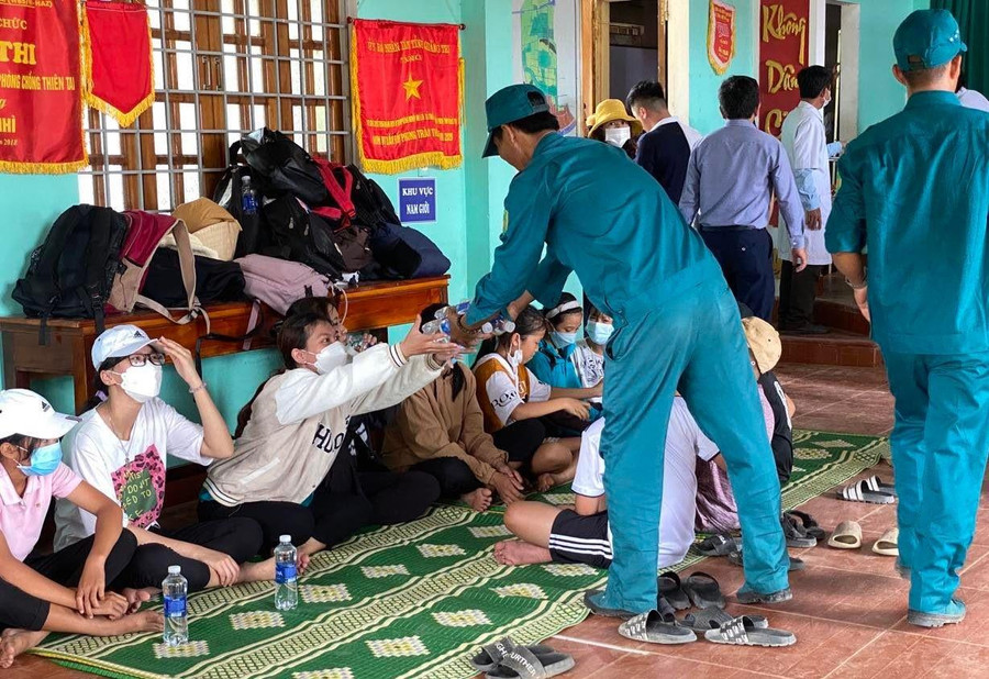 Người dân ở vùng nguy hiểm sẽ được sơ tán đến nơi an toàn trước khi bão đến. Người dân ở vùng nguy hiểm sẽ được sơ tán đến nơi an toàn trước khi bão đến.